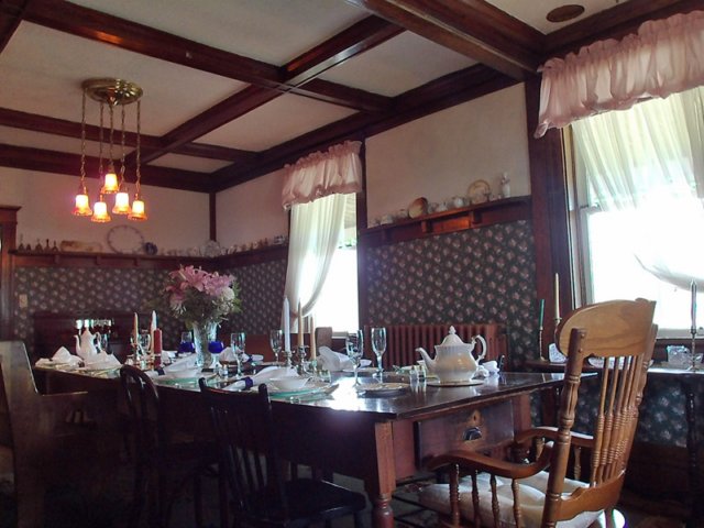 diningroom.jpg